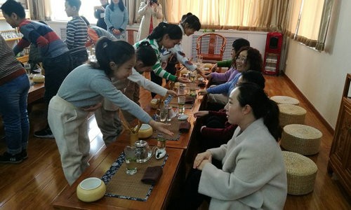 怀来县青少年活动中心举办茶艺活动